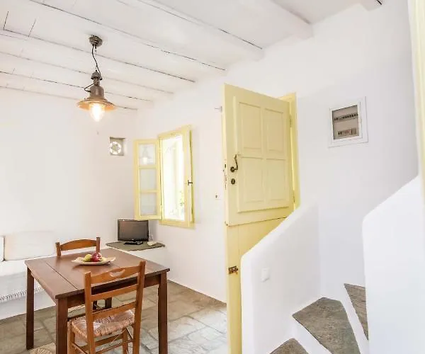 Agrelia Seafront Residences * Άγιος Ρομανός